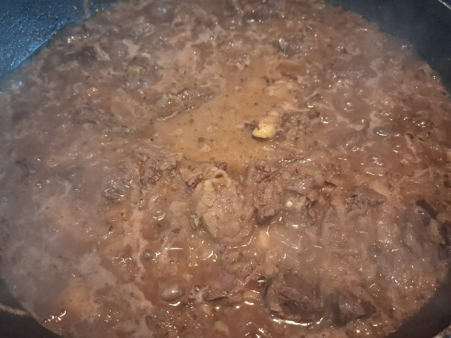 kuracia pečeň dusen&aacute; s jablkami a cibuľou