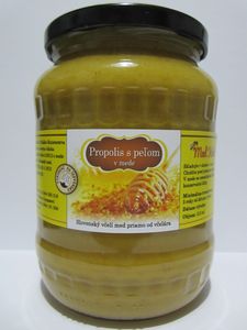 Propolis s peľom v mede